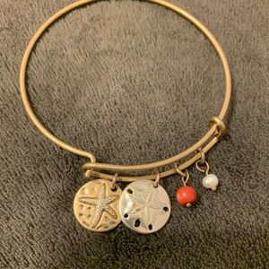 Gold starfish bracelet